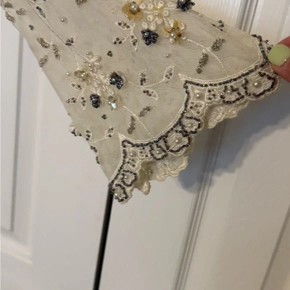 Victoria Royal Ltd White Women's Top - Picture 2 of 4